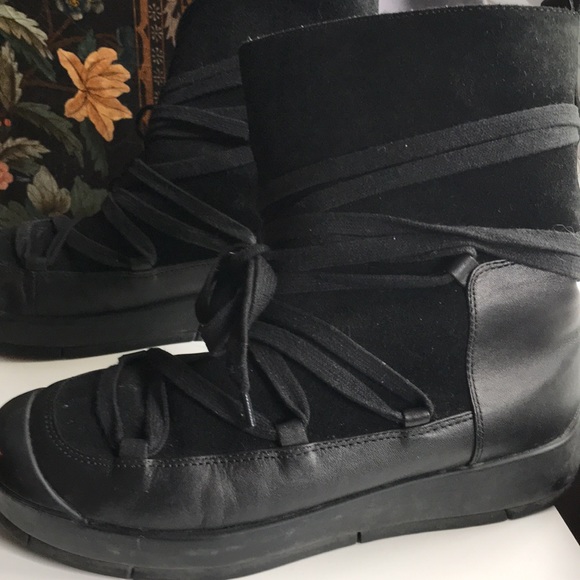 A7EIJE leather and shearling boots - Picture 1 of 10